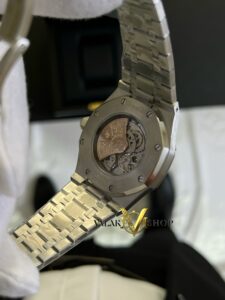نمای دقیق موتور و اجزای داخلی ساعت Audemars Piguet Royal Oak Skeleton